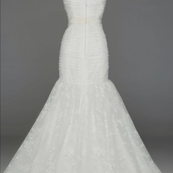 Wedding dress, lace fit and flare gown - Picture 2 of 3